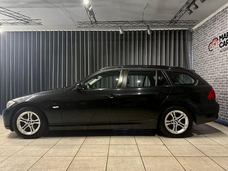 Usado BMW 318 Sport Line 143 HP (105 kW) 2011 Preto Carrinha