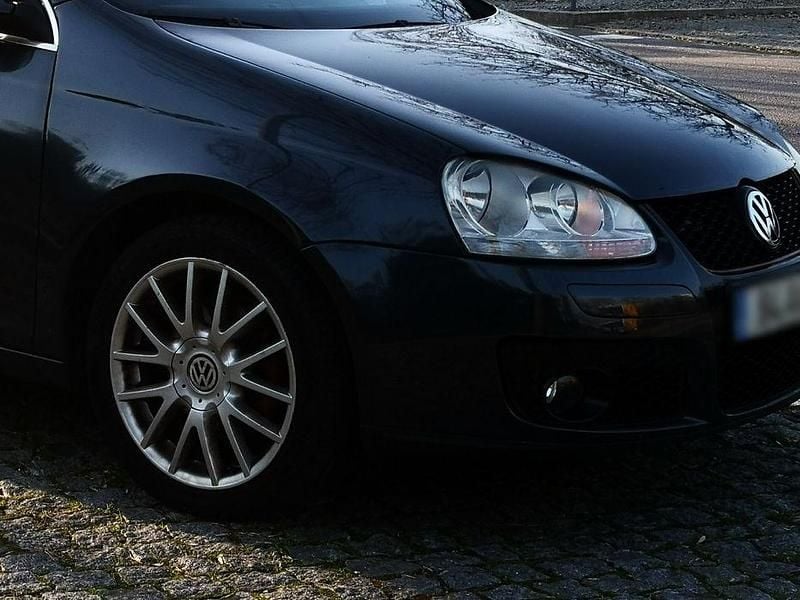 Usado 2005 VW Jetta Sedan | € 5.500 - Imagem 1/4