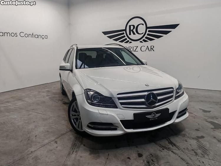 Usado Mercedes C220 Avantgarde 170 HP (125 kW) 2011 Branco Carrinha