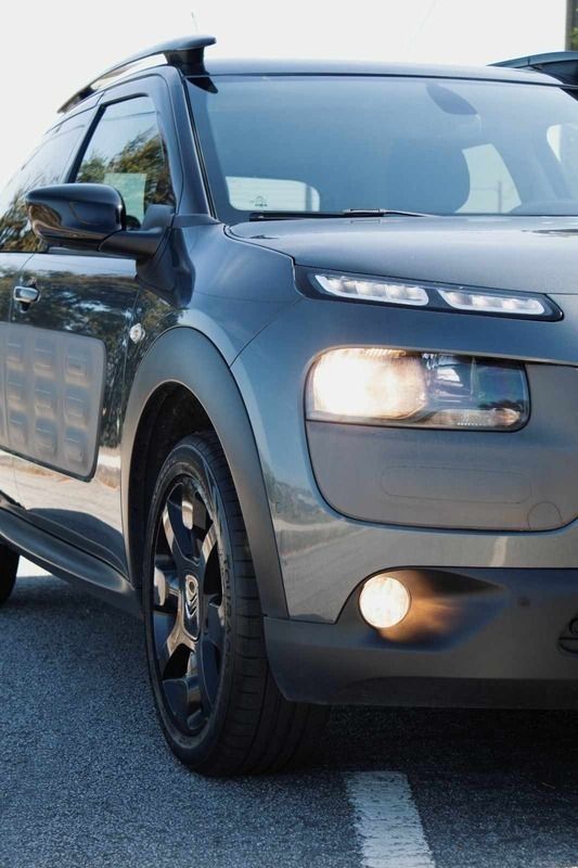 Usado Citroën C4 Cactus 82 HP (60 kW) 2014 Cinzento Citadino