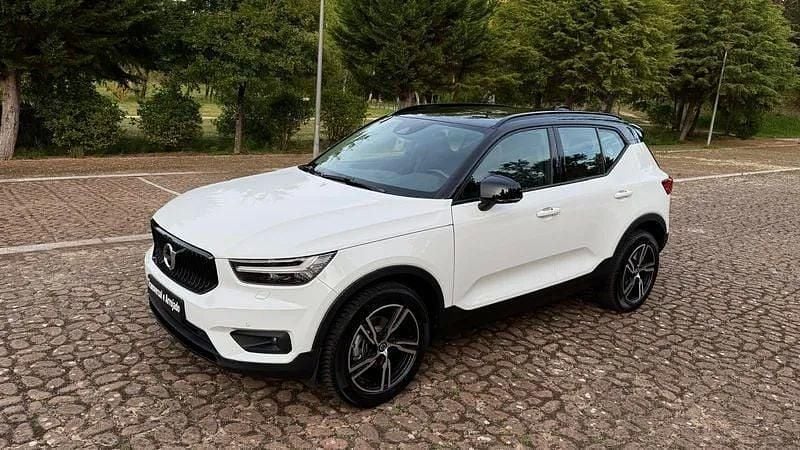 Usado Volvo XC40 Momentum 129 HP (94 kW) 2021 Branco SUV