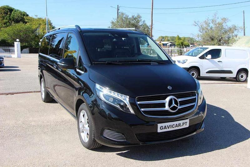 Preto Usado 2018 Mercedes V220 Monovolume | € 46.850 - Imagem 1/4
