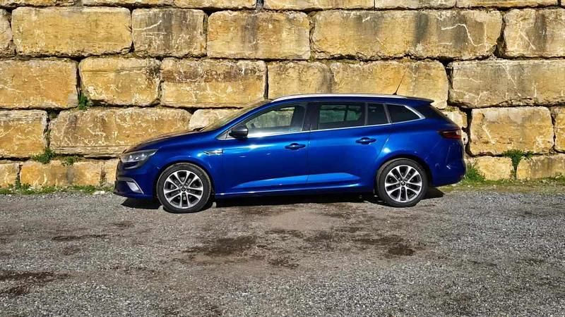 Usado Renault Mégane IV 110 HP (80 kW) 2017 Azul Carrinha