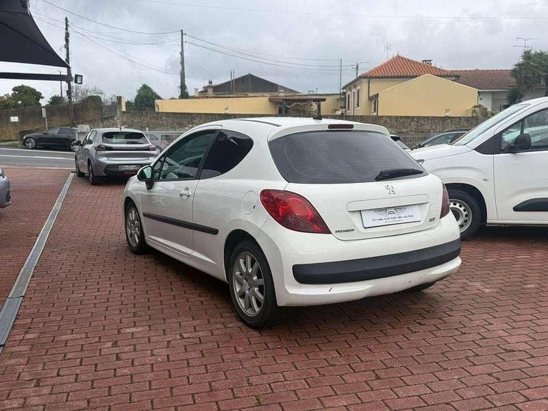 Usado Peugeot 207 70 HP (51 kW) 2009 Branco