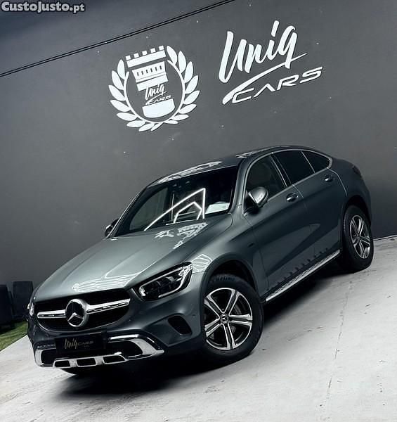 Cinza Usado 2020 Mercedes GLC300 SUV | € 45.999 - Imagem 1/1