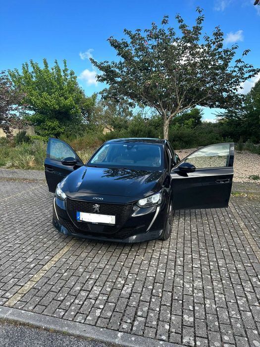 Usado 2020 Peugeot e-208 Allure Citadino | € 15.000 - Imagem 1/4