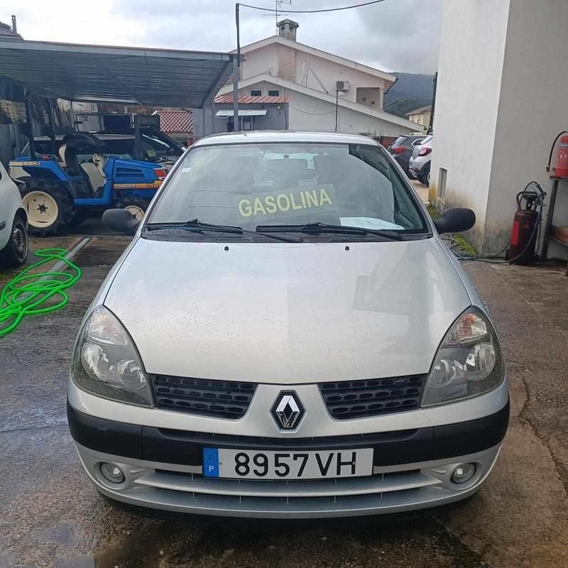 Usado Renault Clio II 75 HP (55 kW) 2003 Cinzento Citadino