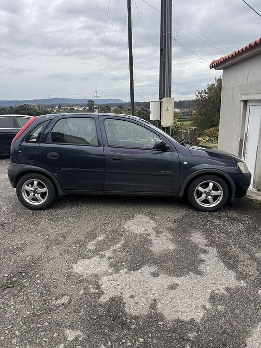 Usado 2001 Opel Corsa Sedan | € 1.200 (Bom preço) - Imagem 1/4