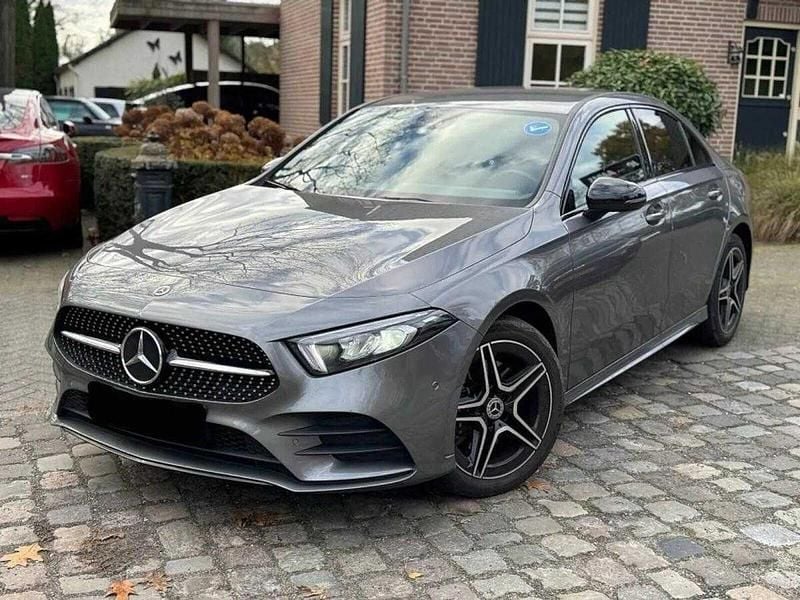 Cinzento Usado 2021 Mercedes A250 | € 28.800 (Preço justo) - Imagem 1/4