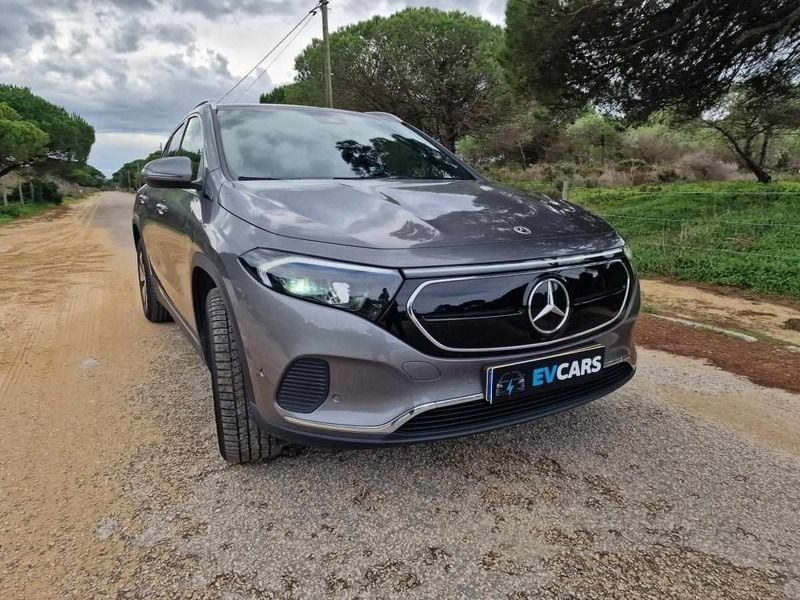 Cinzento Usado 2021 Mercedes EQA250 SUV | € 34.150 - Imagem 1/4