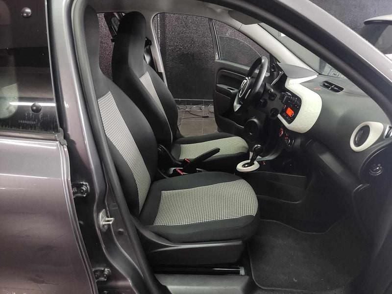 Usado Renault Twingo Techno 60 kW (82 HP) 2021 Cinza escuro Citadino