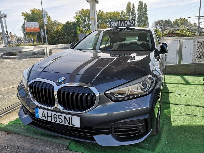 Cinza Usado 2021 BMW 116 Citadino | € 21.900 (Preço justo) - Imagem 1/4