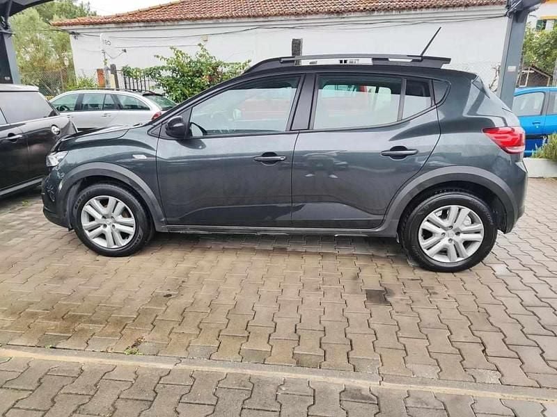 Usado Dacia Sandero Expression 101 HP (74 kW) 2022 Cinza escuro Monovolume