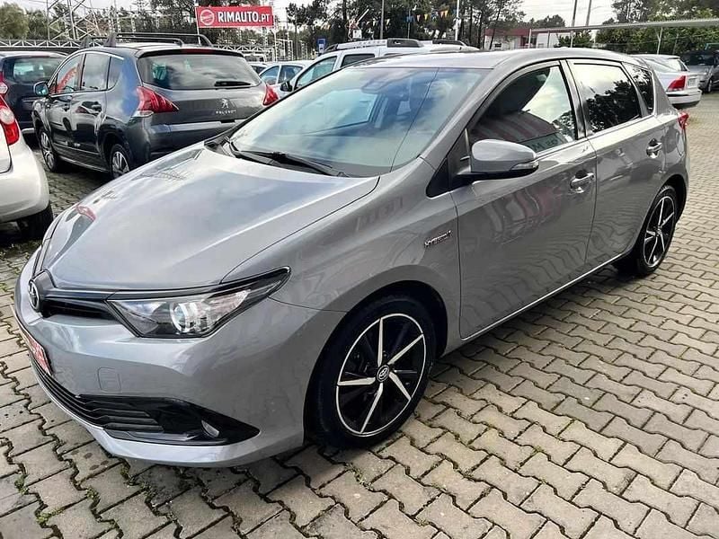 Cinza Usado 2018 Toyota Auris Hybrid | € 17.990 - Imagem 1/4