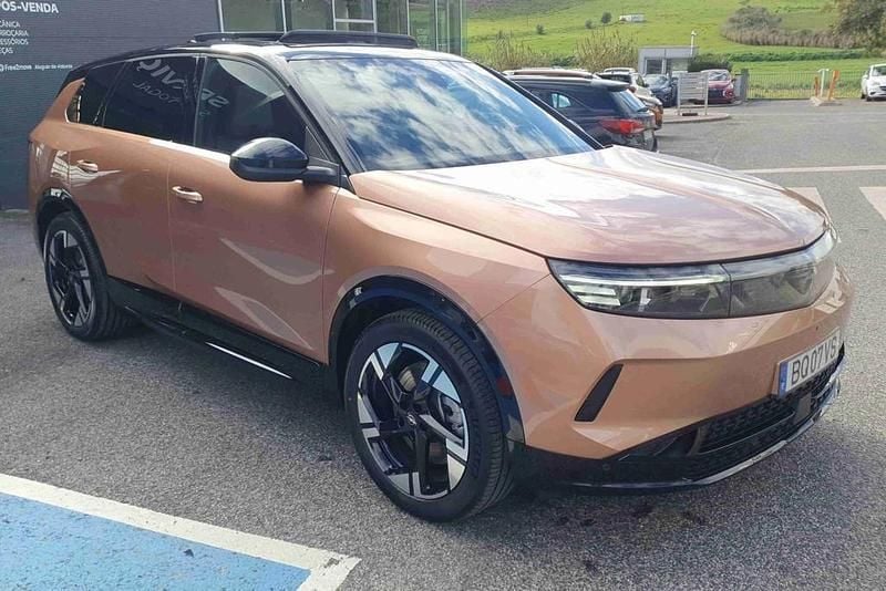 Outra Usado 2025 Opel Grandland Electric SUV | € 48.000 - Imagem 1/4