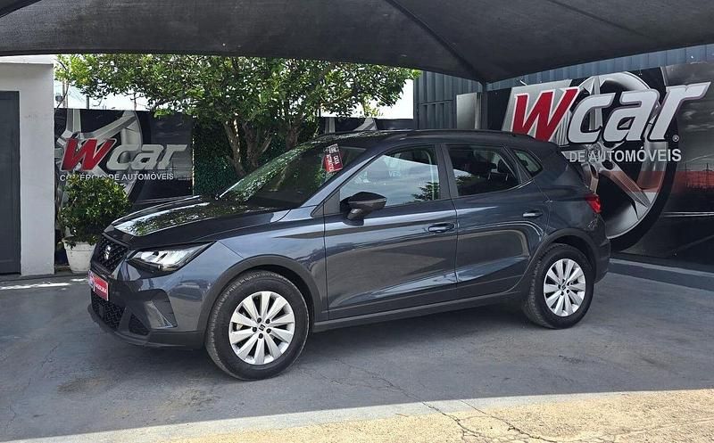 Cinzento Usado 2024 Seat Arona Style SUV | € 19.750 (Preço justo) - Imagem 1/4