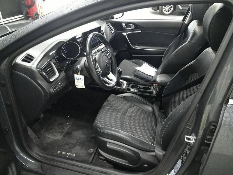 Usado Kia Ceed Sportswagon 136 HP (100 kW) 2021 Cinzento Carrinha