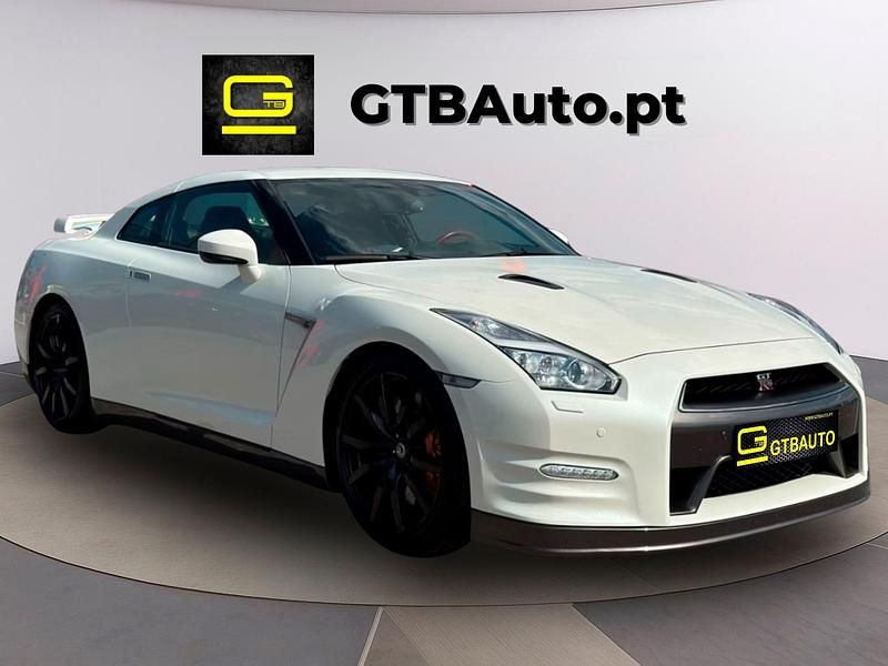 Usado Nissan GT-R Black Edition 549 HP (403 kW) 2015 Branco Coupé