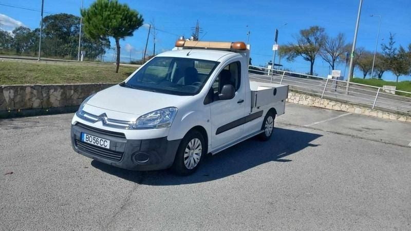 Branco Usado 2015 Citroën Berlingo Monovolume | € 11.750 (Preço elevado) - Imagem 1/4
