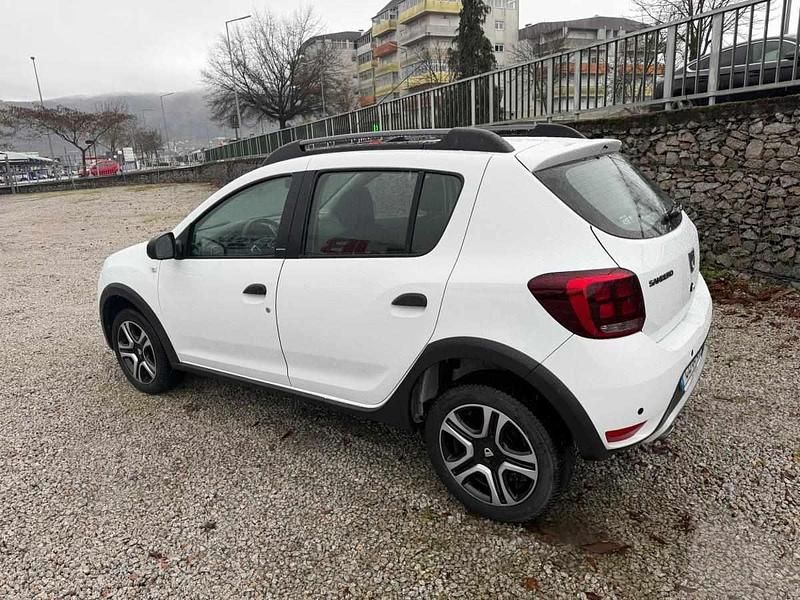 Usado Dacia Sandero Stepway 90 HP (66 kW) 2018 Branco SUV