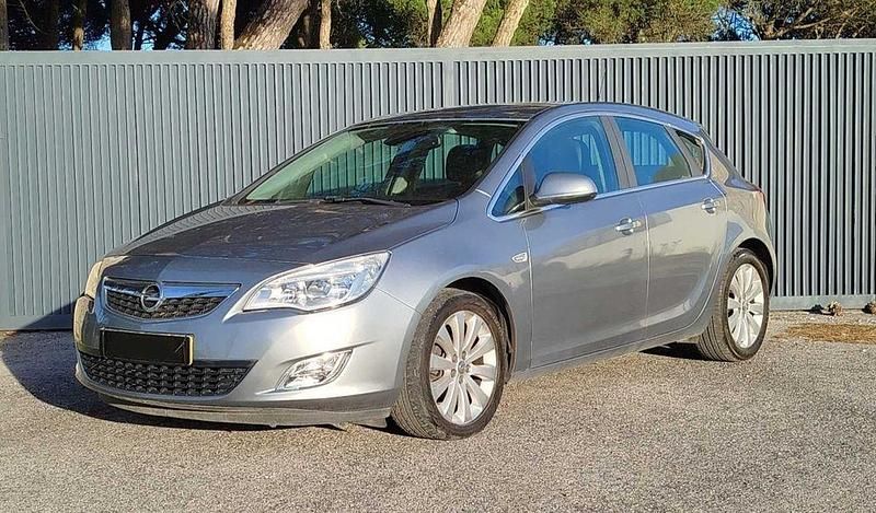 Usado 2011 Opel Astra Cosmo Sedan | € 8.750 - Imagem 1/4