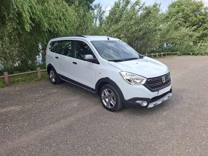 Usado Dacia Lodgy Comfort 116 HP (85 kW) 2022 Branco Monovolume