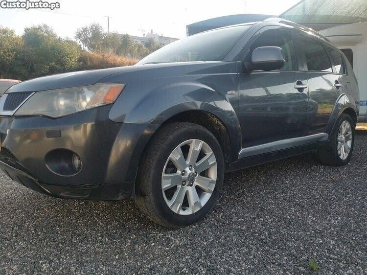 Cinza Usado 2008 Mitsubishi Outlander SUV | € 5.999 - Imagem 1/1