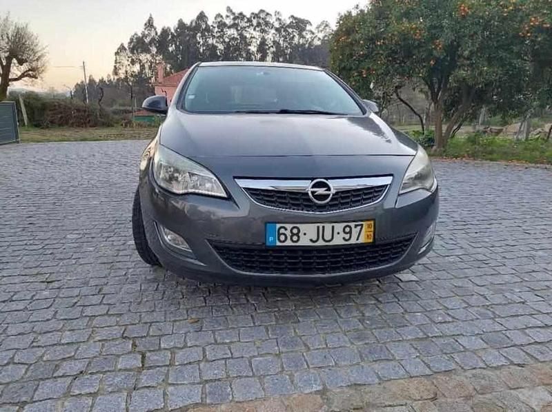 Cinzento Usado 2010 Opel Astra Carrinha | € 4.950 (Preço justo) - Imagem 1/4