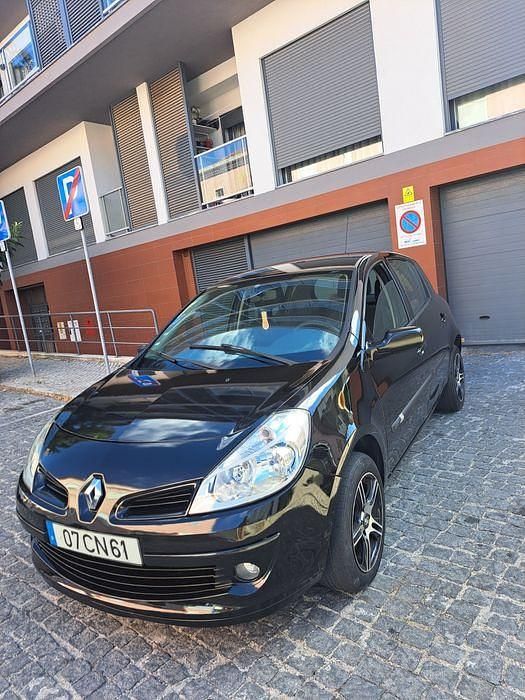 Usado 2006 Renault Clio II Sedan | € 3.250 (Preço justo) - Imagem 1/4