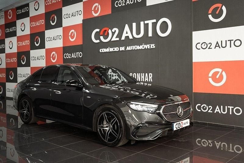 Cinza Usado 2025 Mercedes E300 Carrinha | € 64.900 - Imagem 1/4