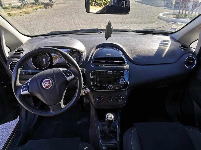 Usado Fiat Punto Easy 95 HP (69 kW) 2015 Cinza antracite Citadino
