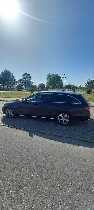 Usado 2017 Mercedes E220 Sedan | € 17.999 - Imagem 1/4