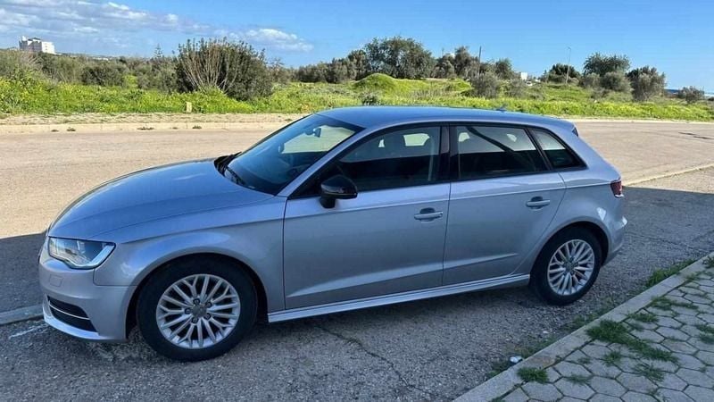 Cinzento Usado 2015 Audi A3 Citadino | € 13.650 (Super Preço) - Imagem 1/4