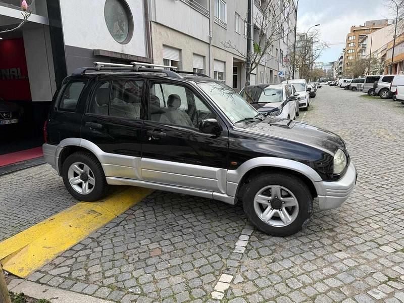 Usado Suzuki Grand Vitara 87 HP (63 kW) 2000 Preto