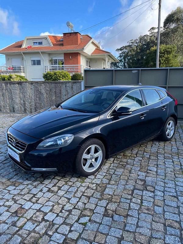 Usado Volvo V40 114 HP (83 kW) 2013 Preto Citadino