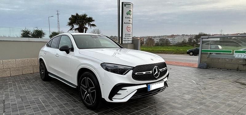 Branco Usado 2024 Mercedes GLC300 SUV | € 92.950 - Imagem 1/4