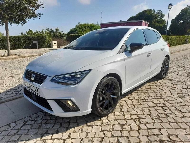 Branco Usado 2022 Seat Ibiza FR Citadino | € 18.580 (Preço justo) - Imagem 1/4