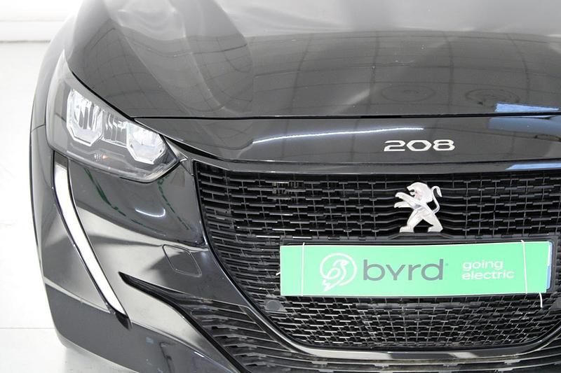 Usado Peugeot e-208 Allure 100 kW (136 HP) 2022 Preto Citadino