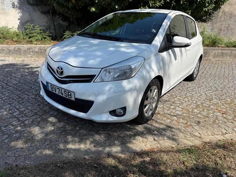 Branco Usado 2012 Toyota Yaris Comfort | € 10.950 (Preço justo) - Imagem 1/4