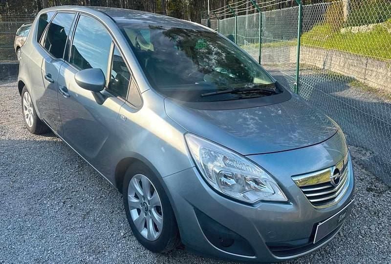 Cinzento Usado 2010 Opel Meriva Monovolume | € 5.950 (Preço justo) - Imagem 1/4
