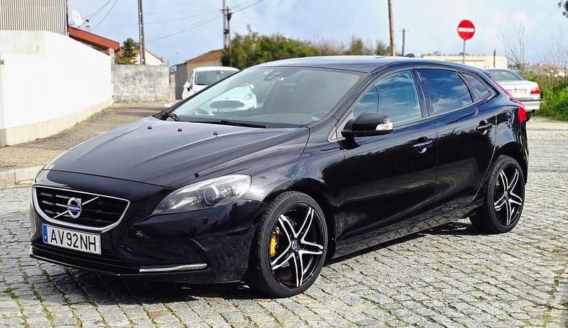 Usado Volvo V40 115 HP (84 kW) 2014 Sedan