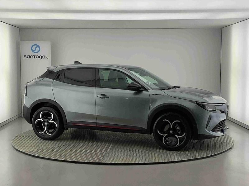 Cinzento Usado 2025 Alfa Romeo Junior | € 31.490 - Imagem 1/4