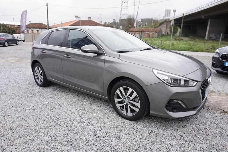 Usado Hyundai i30 136 HP (100 kW) 2019 Cinzento Citadino