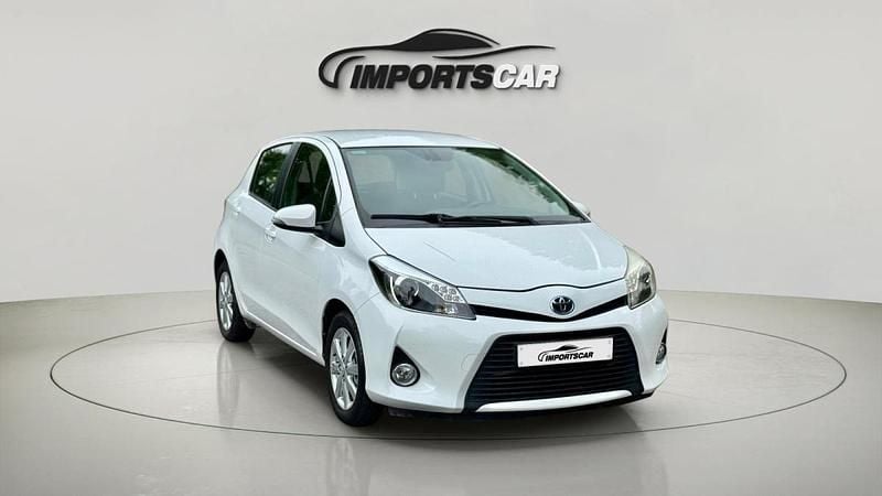Branco Usado 2013 Toyota Yaris Hybrid Comfort | € 11.999 (Preço elevado) - Imagem 1/4