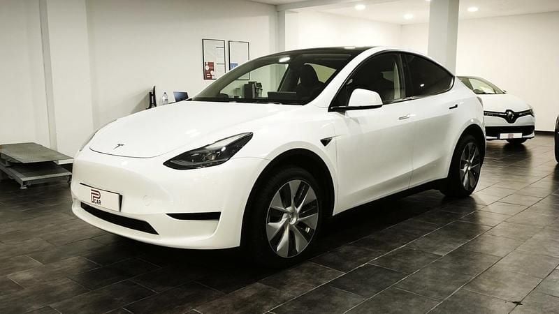 Branco Usado 2024 Tesla Model Y SUV | € 33.400 (Bom preço) - Imagem 1/4