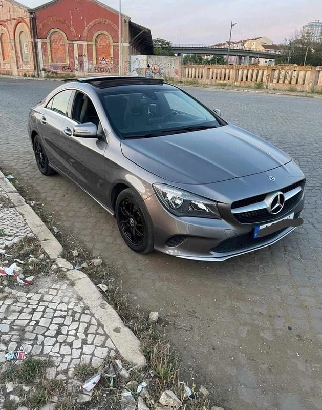 Cinzento Usado 2017 Mercedes CLA180 Sedan | € 16.000 (Super Preço) - Imagem 1/4