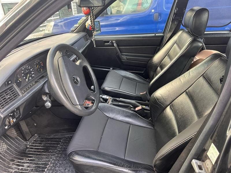 Usado Mercedes 190 90 HP (66 kW) 1995 Sedan
