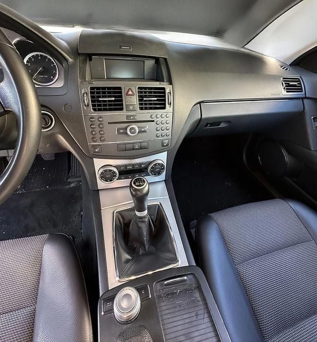 Usado Mercedes C180 150 HP (110 kW) 2009 Sedan