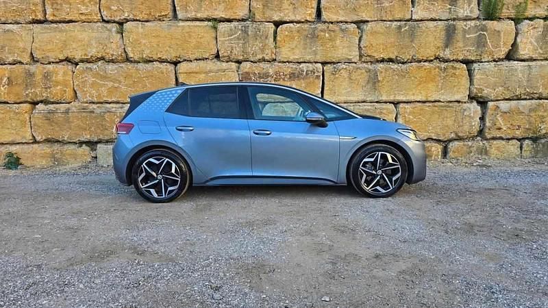 Azul Usado 2021 VW ID.3 Pro Performance Citadino | € 24.500 - Imagem 1/1