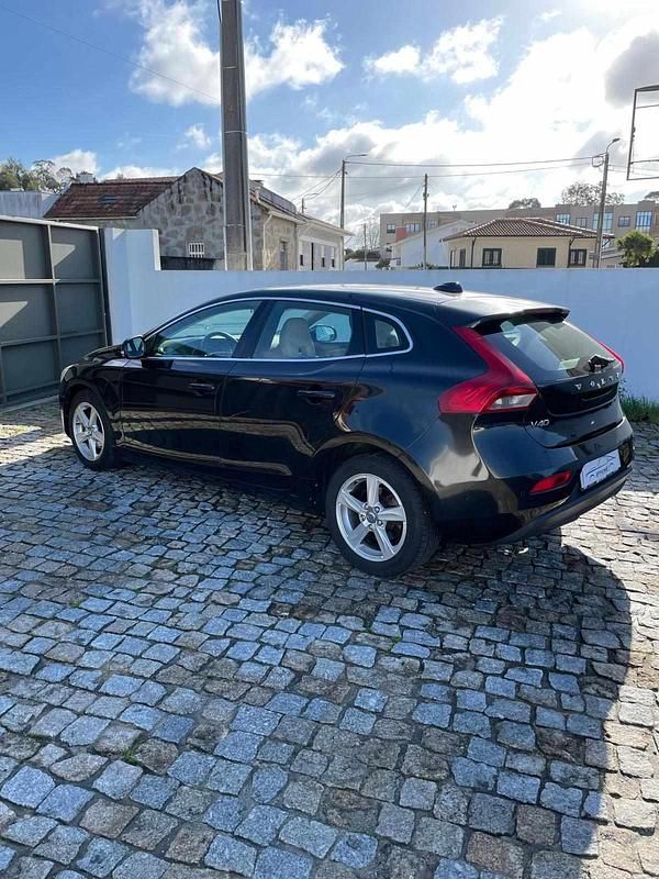 Usado Volvo V40 114 HP (83 kW) 2013 Preto Citadino